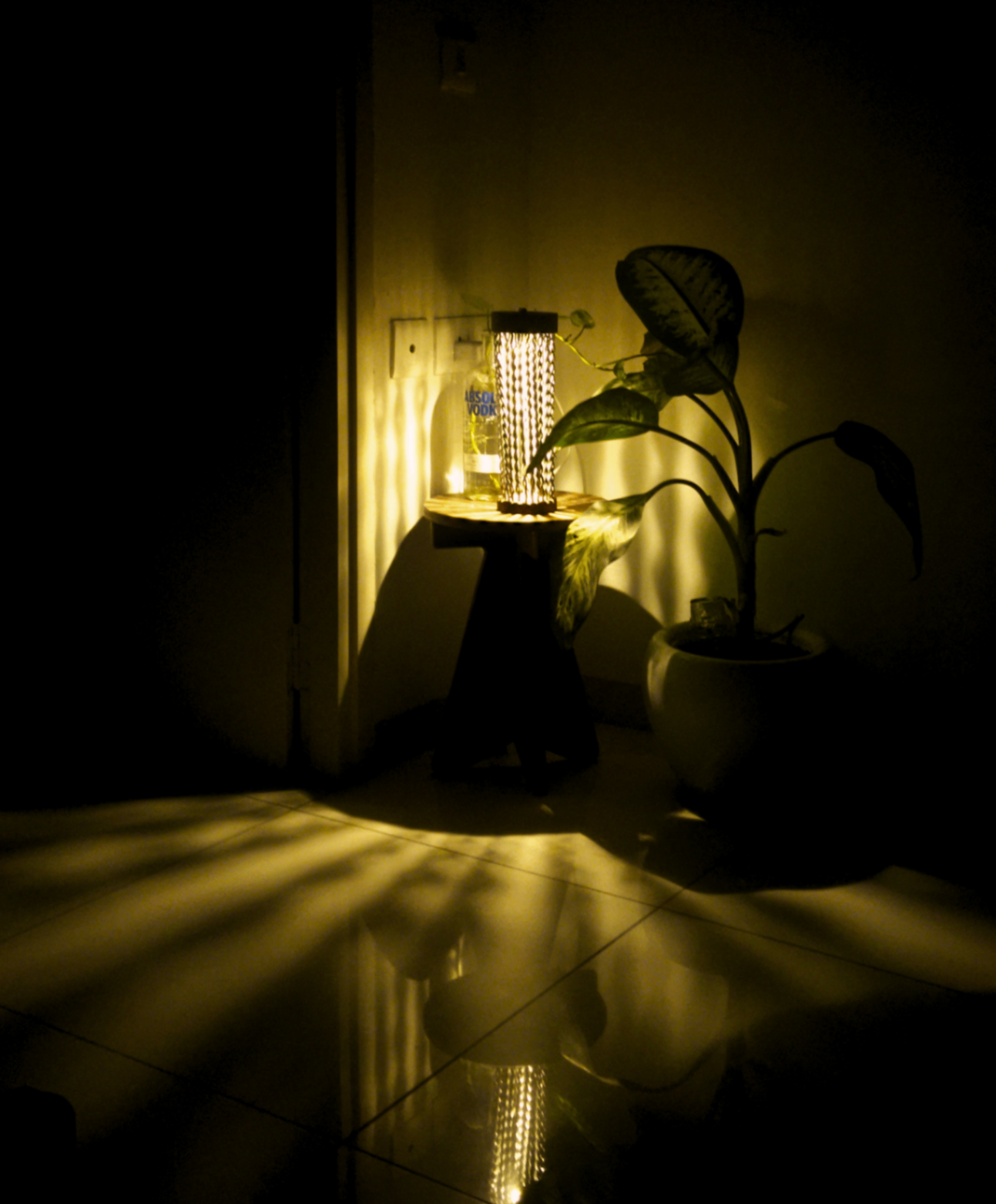 LUMOS in a darkened room casting radial light